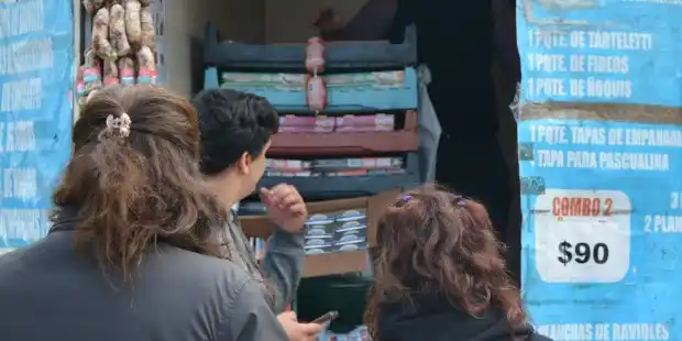 "Pastas y Lácteos a bajo costo" en Presidente Perón 