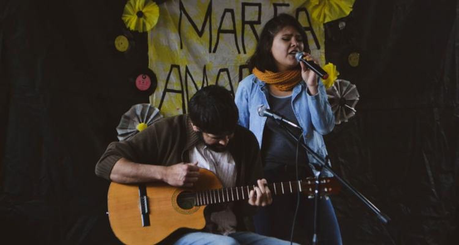 “Marea Amarilla”: egresados de la Secundaria 8 proponen una segunda jornada artística este sábado