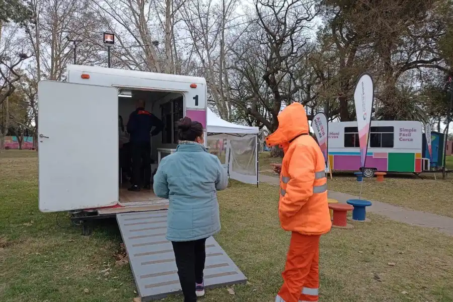 Este jueves atenderán la OMIC y la Caja de Pensiones en Rafaela en Acción