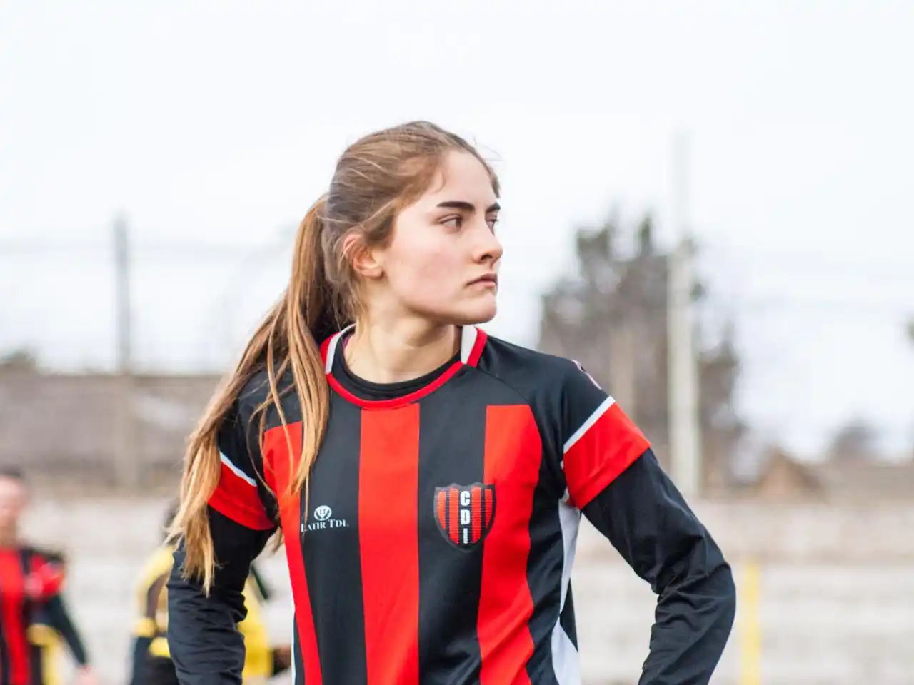 Martina Bocco, una de las jóvenes promesas del fútbol femenino de nuestra liga, con la camiseta de Independencia