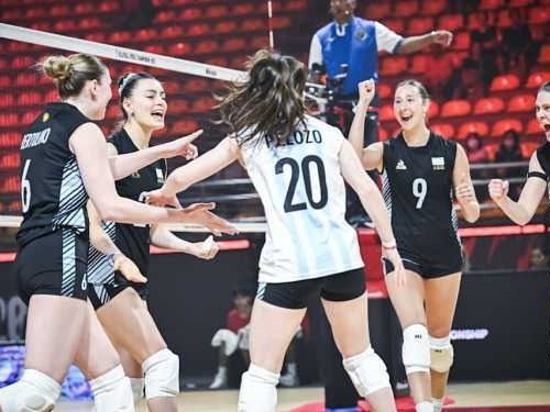 Micaela Cabrera titular en el
triunfo ante República Checa