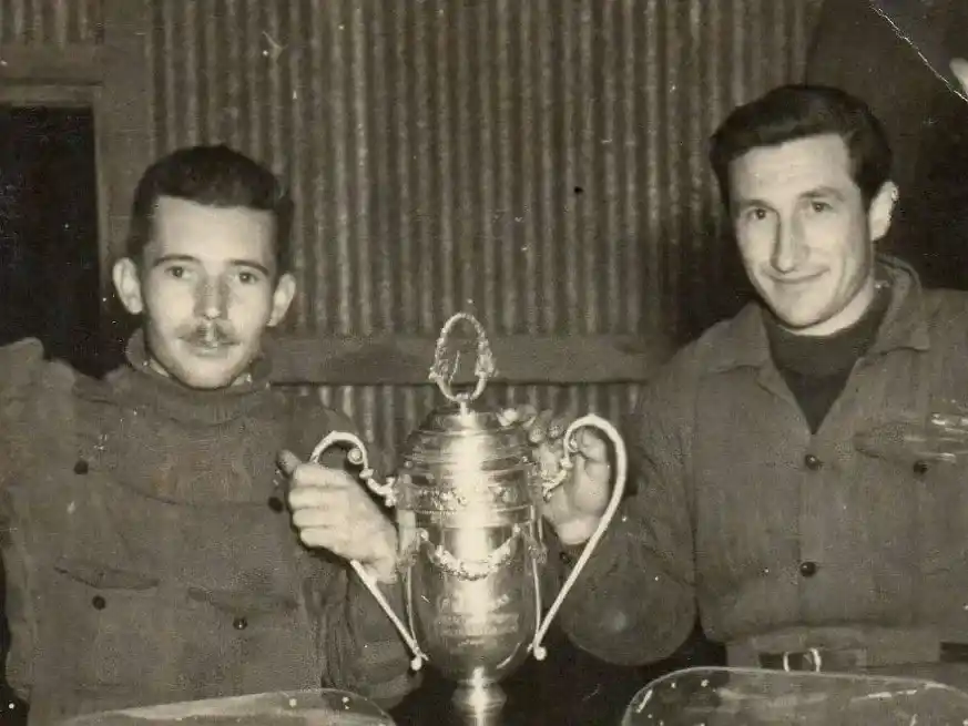 Reimundo Pfening primer ganador de la Vuelta a Las Colonias junto a Teófilo González. Foto: Familia Pfening