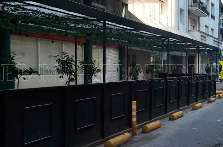 Comemos Afuera: "En la implementación faltó planificación, ahora hay decks en cualquier lado"