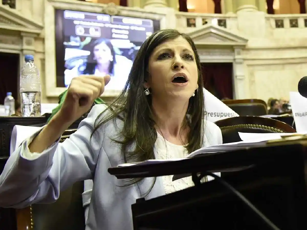 Vallejos respaldó la renuncia de Feletti, pidió mejorar las retenciones y dejar de devaluar