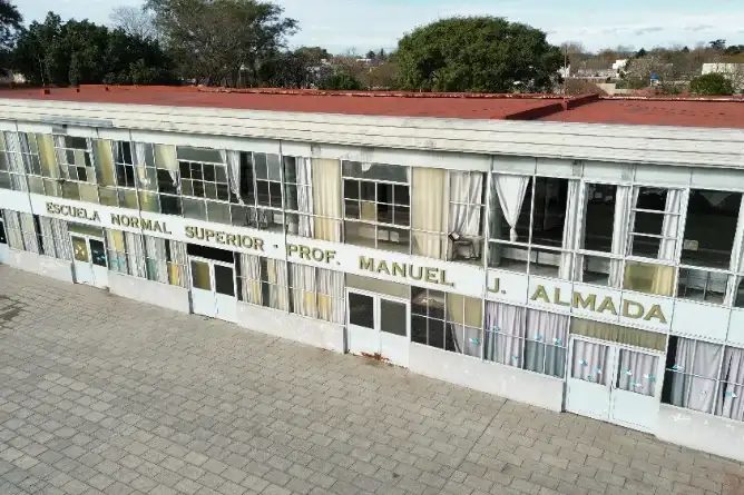 Infraestructura escolar: Con una inversión millonaria del municipio, la Escuela Normal recupera la calefacción para el inicio de clases