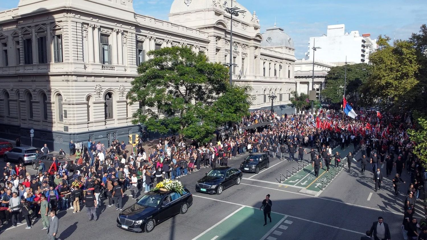 El emotivo cortejo fúnebre de Pepe Mujica conmovió a Montevideo