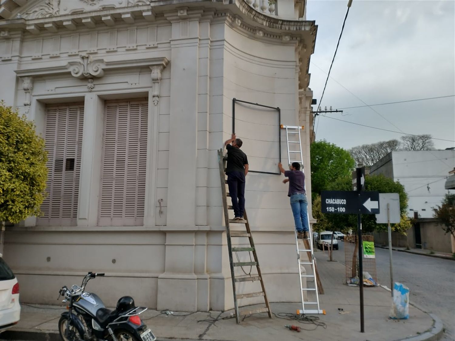 La Escuela Castelli colocará una imagen de su prócer en mosaicos