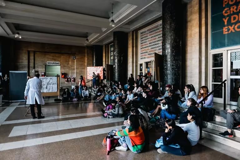 Docentes de la Universidad de San Andrés y Torcuato Di Tella apoyaron la marcha en defensa de la educación pública