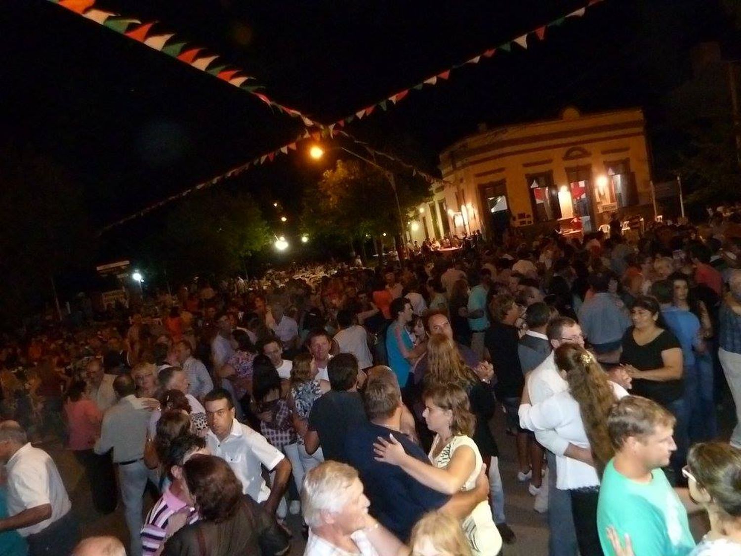 La Sociedad Italiana se transforma en una gran pizzería a cielo abierto