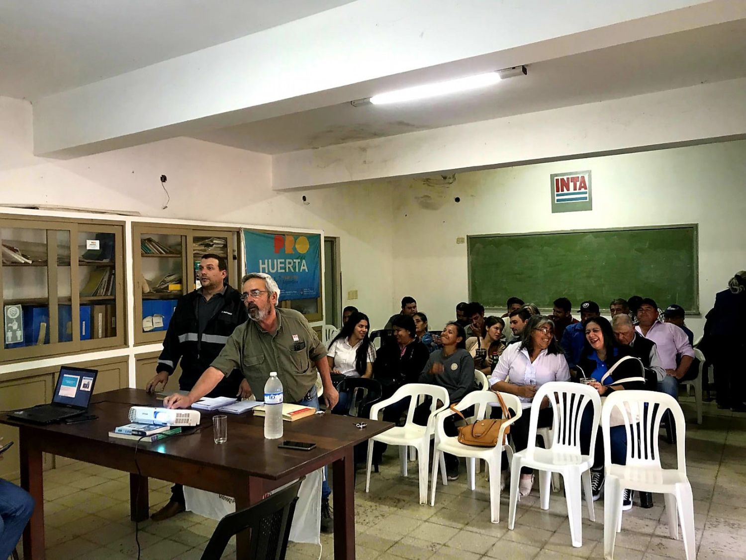 Capacitación sobre bioseguridad en las granjas avícolas de la agricultura familiar