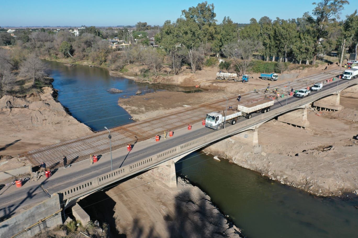Se ejecuta para duplicar la calzada de un puente ya existente.