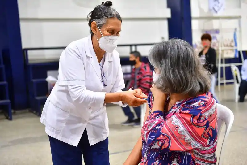 Aplicarán segundas dosis de AstraZeneca en el interior