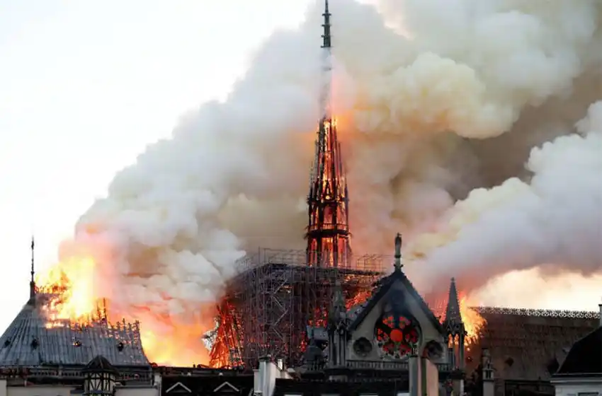 Notre Dame: «Es probablemente la pérdida de patrimonio histórico más importante de los últimos siglos»