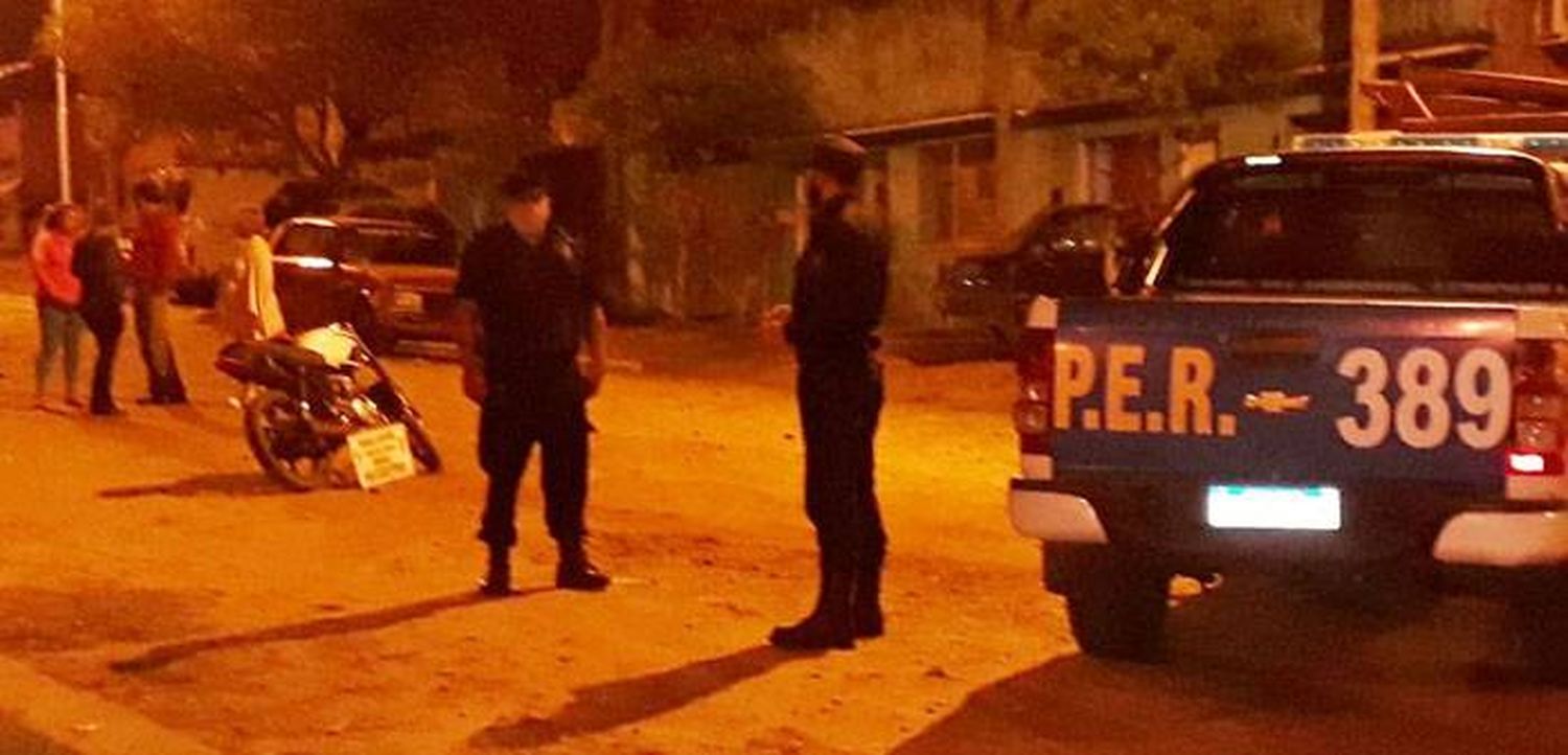 Motochorros asaltan a dos chicas amenazándolas con un arma