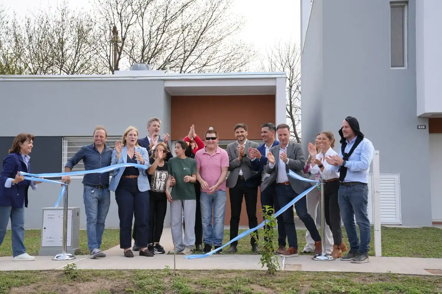 En Murphy, junto al ministro Enrico, entregaron viviendas y escrituras del programa de Titularización de Viviendas Social. Foto: GSF