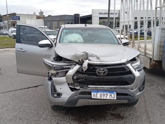 Nuevo choque en la 226: dos camionetas colisionaron en la rotonda de Espora