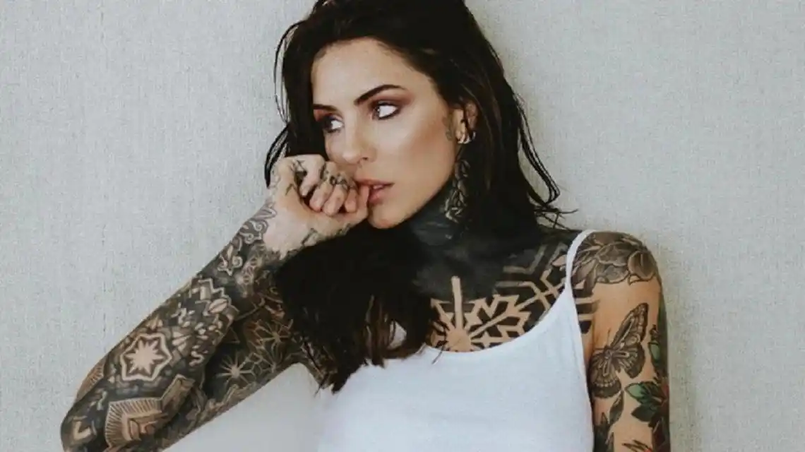 Candelaria Tinelli desafía la censura en Instagram con ropa interior y transparencias