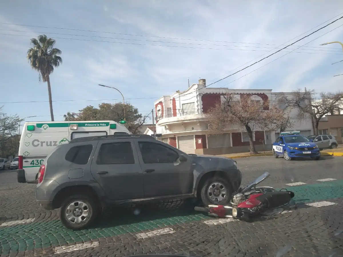 Un joven fracturado fue el saldo de un accidente en barrio Catedral