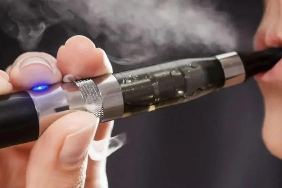 El Gobierno prohibió los distintos tipos de cigarrillo electrónico