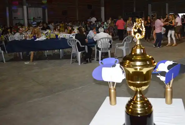 ¡Dale campeón! Juventud Urdinarrain celebró el campeonato