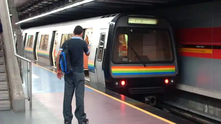 Metro de Caracas comienza a cobrar nuevas tarifas dolarizadas