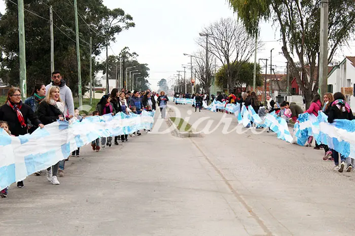 “Abrazo de bandera” de la comunidad del Jardín 909