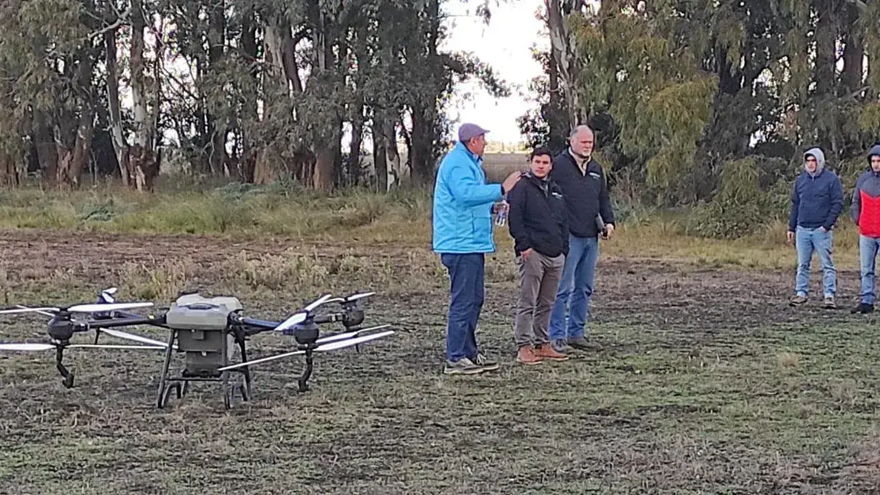 Tres Arroyos: se realizó la primera capacitación para obtener el carnet habilitante para uso agrícola de drones