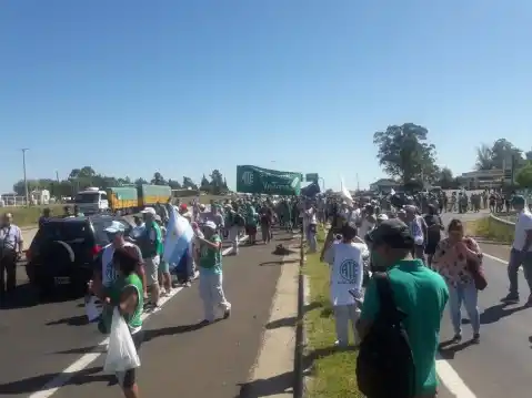 ATE cortó la ruta 14 y marchó contra las “políticas de ajuste”