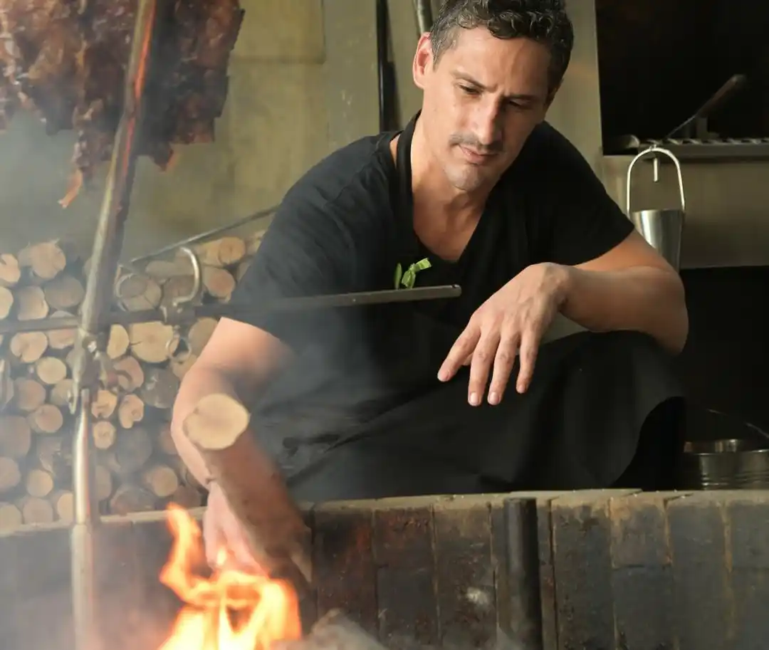 Chef chascomunense participa en el primer festival latinoamericano de música y comida callejera de Singapur