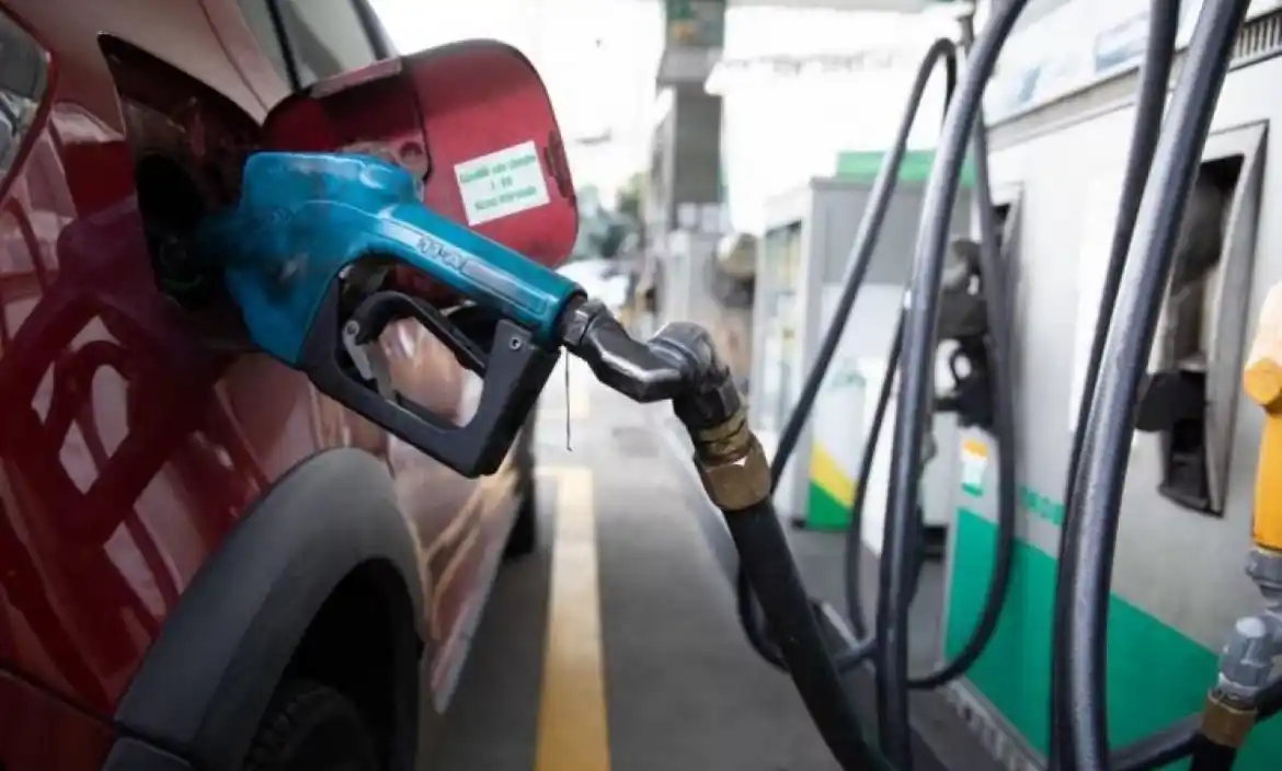 Tras los aumentos del 12,5%, congelan el precio de las naftas hasta el 31 de octubre