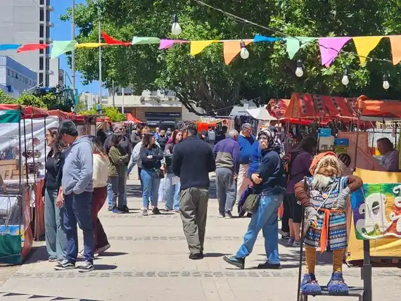 La Plaza Independencia es el epicentro del 13º Encuentro Nacional de Artesanos