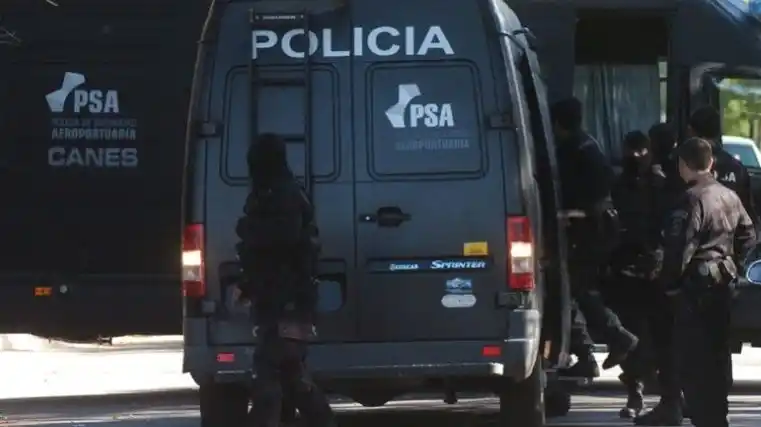 Detiene a 13 integrantes que vendían droga