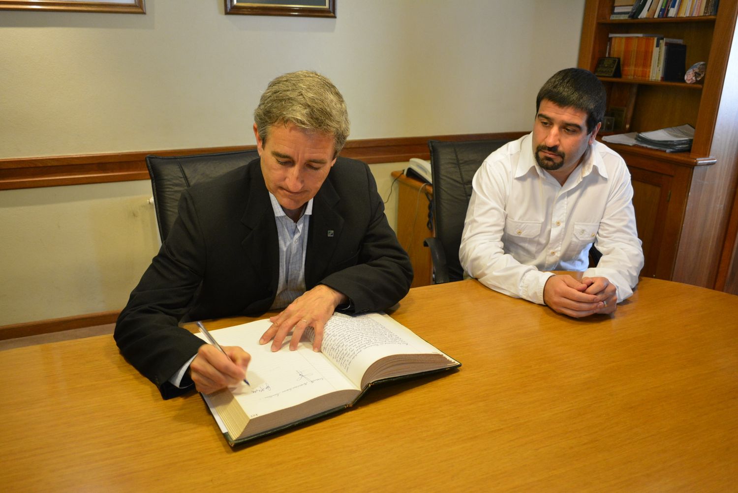 Pinamar: Muriale firmó el traspaso y Elizalde es el nuevo Intendente