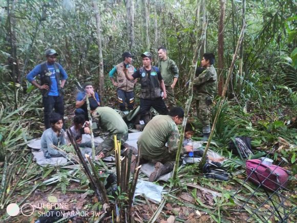 Niños extraviados en la selva de Colombia rompen el silencio: “Quiero caminar, pero me duelen los pies”
