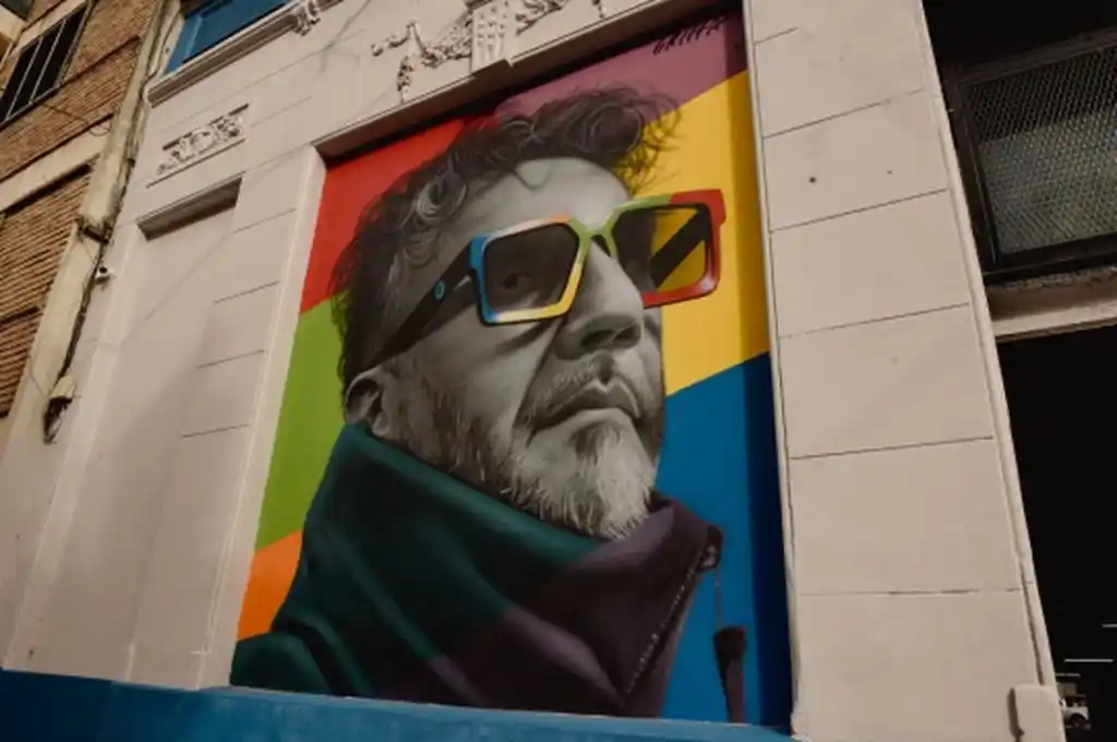 En cada posta se pueden ver imágenes de archivo que ilustran cada etapa de Fito en la ciudad. Foto: Gentileza.