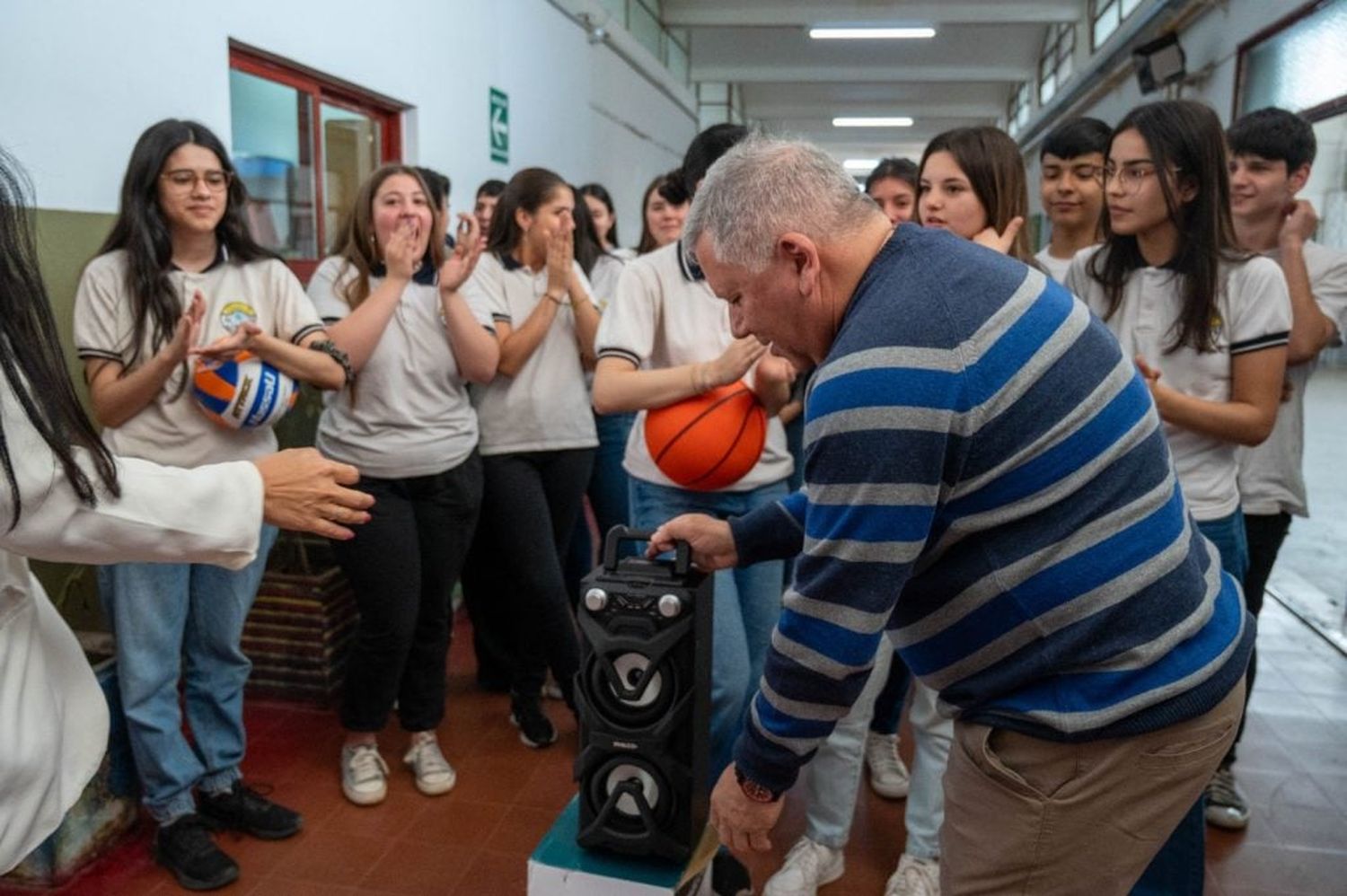 Día del Estudiante en Arroyito: Bendetti entregó elementos deportivos y pedagógicos