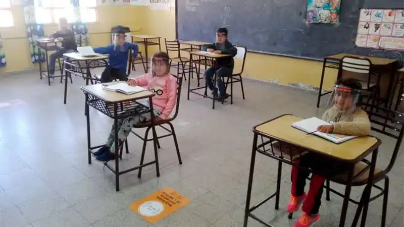 Impulsan nuevo protocolo para que haya clases tres veces por semana en escuelas