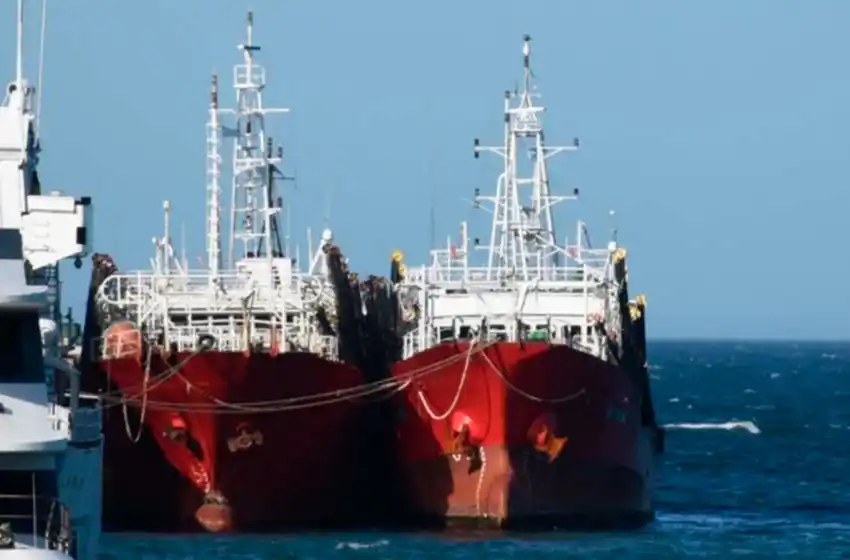 Aíslan en Bahía Blanca a un buque pesquero con 26 de sus 28 tripulantes con coronavirus