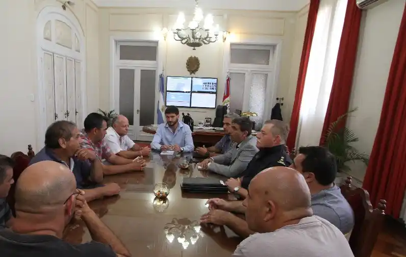 Pullaro propone crear un prototipo de taxi seguro