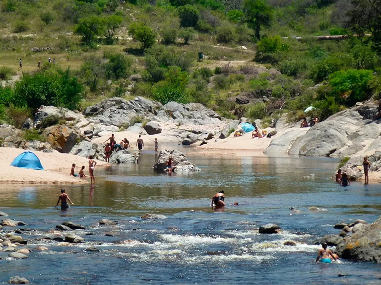 Turista falleció en Córdoba al tirarse al río y golpear su cabeza contra una piedra