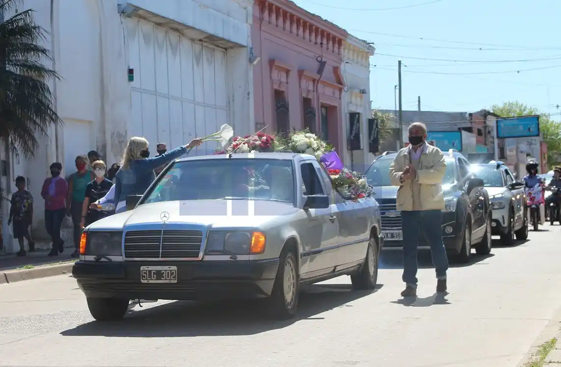 Con una caravana y aplausos, el pueblo de Gualeguay despidió a Federico Bogdan