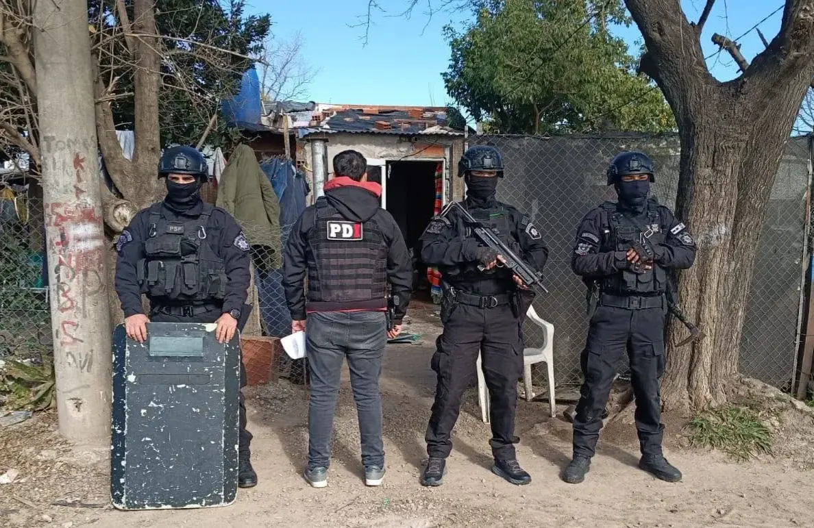 Detenidos en Funes y Roldán.