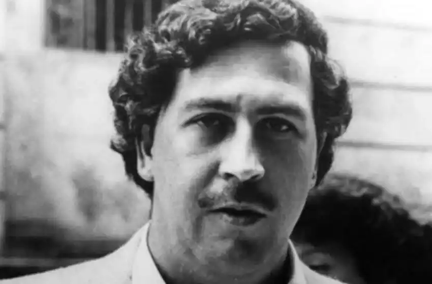 La tenebrosa silueta de Escobar en uno de los edificios donde vivió el narcotraficante