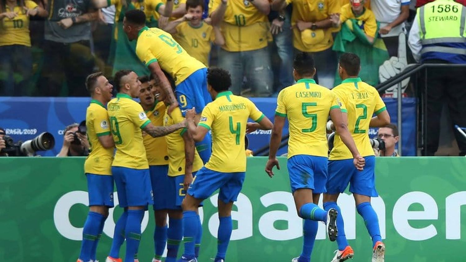Apareció Brasil, goleó a Perú y ganó su zona sin dejar dudas