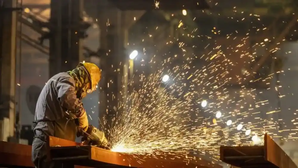 La industria metalúrgica volvió a caer en abril y acumula una retracción de 6,2% en 2026