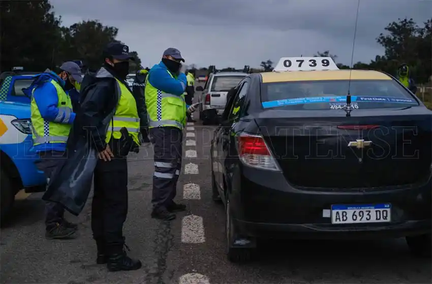 Otro "contrapunto" con Montenegro: Provincia le baja el pulgar al hisopado previo antes de vacacionar