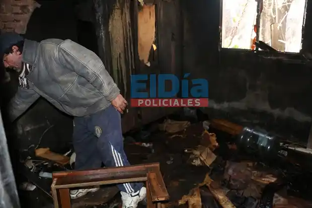 Dos dormitorios ardieron y una mujer fue llevada al Hospital