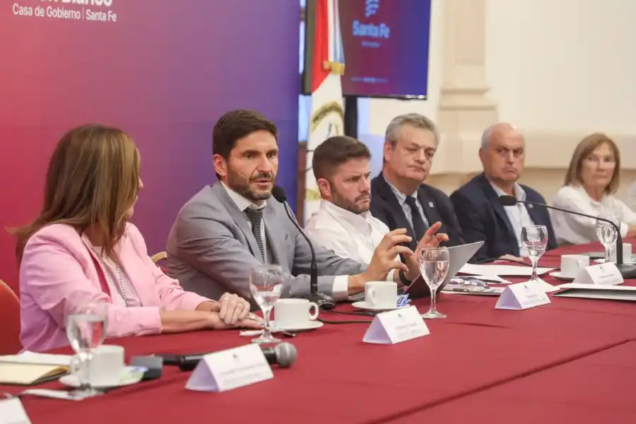 Pullaro encabezó una nueva reunión de la Mesa de Diálogo Santafesino