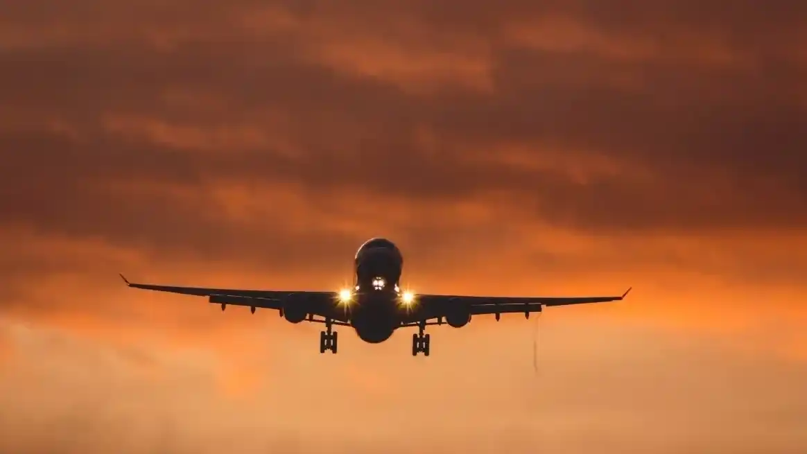 El Gobierno habilita a privados para brindar información meteorológica en vuelos en medio del conflicto con el SMN