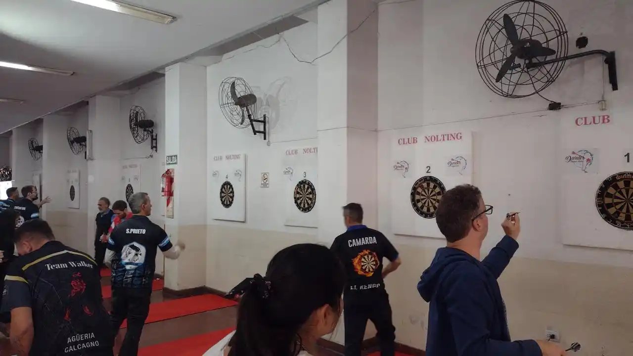 Organizado por las asociaciones Dardos Mar del Plata y Dardos Argentina, el certamen contará con la presencia de destacados jugadores, incluido el bicampeón argentino Gabriel Rubio, oriundo de esta ciudad, así como participantes provenientes de diversas provincias.
